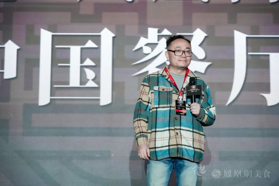 △金梧桐中国餐厅指南评委会联合理事长,广东烹饪协会秘书长、美食美酒评论家、《舌尖上的中国》《风味人间》美食顾问、美食纪录片策划人闫涛