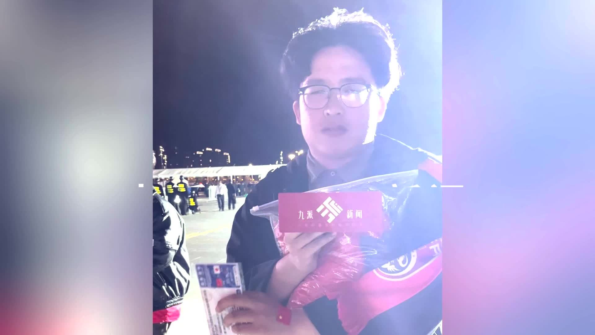 国足1比3不敌日本队！现场国足球迷：打出了精气神，但还有进步空间