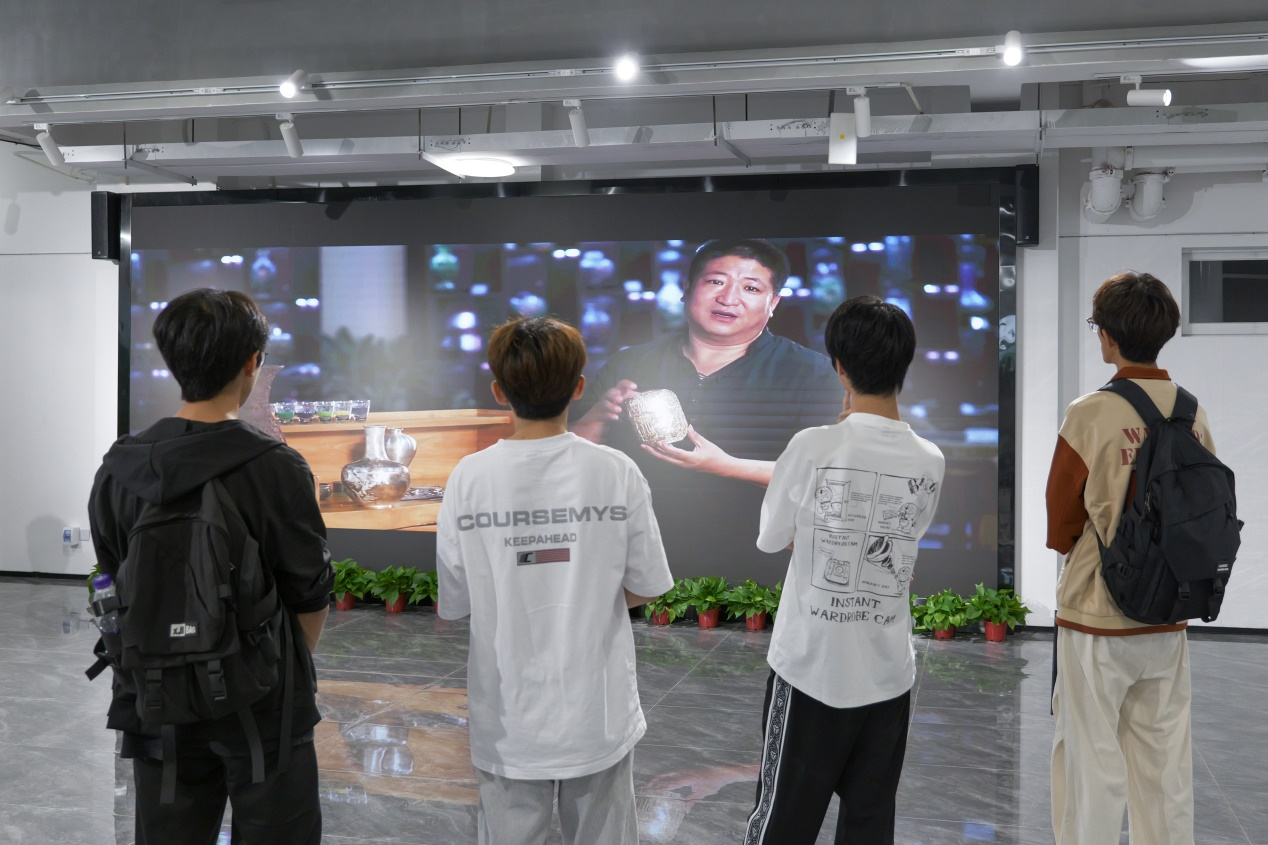 熊松涛掐丝珐琅精品展进校园 非遗传承人寄语文创学子