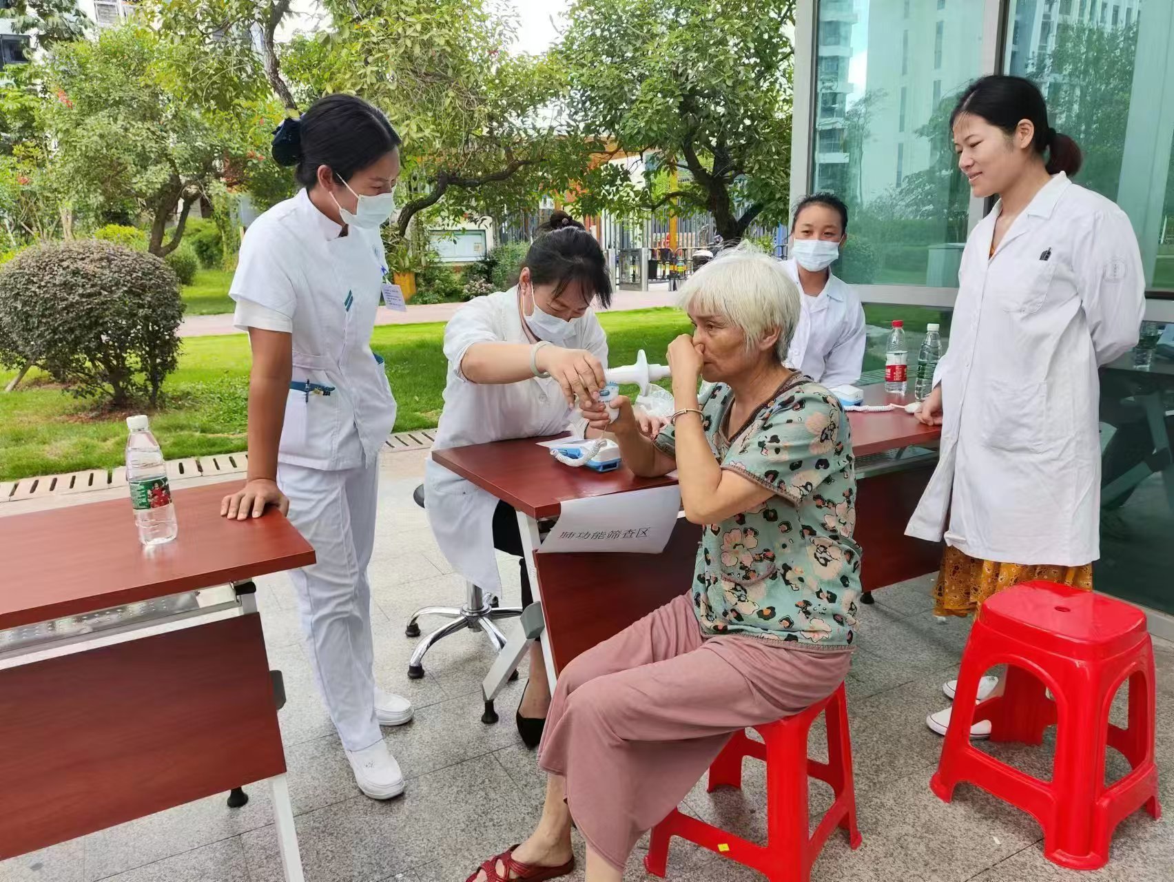 像高血压和糖尿病一样  慢阻肺在“家门口”就能管起来