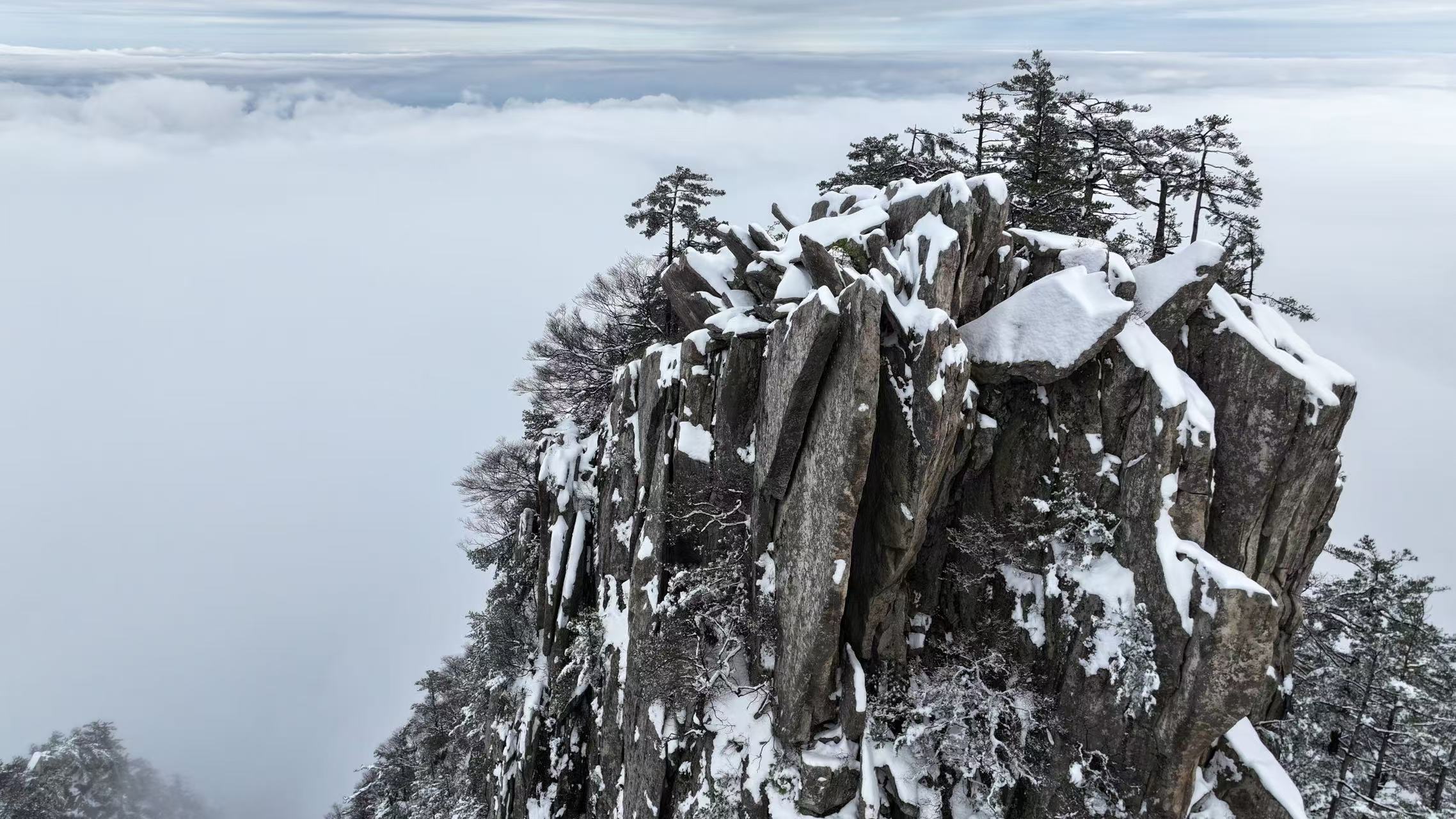 尧山初雪云海似画，美景惊艳众人