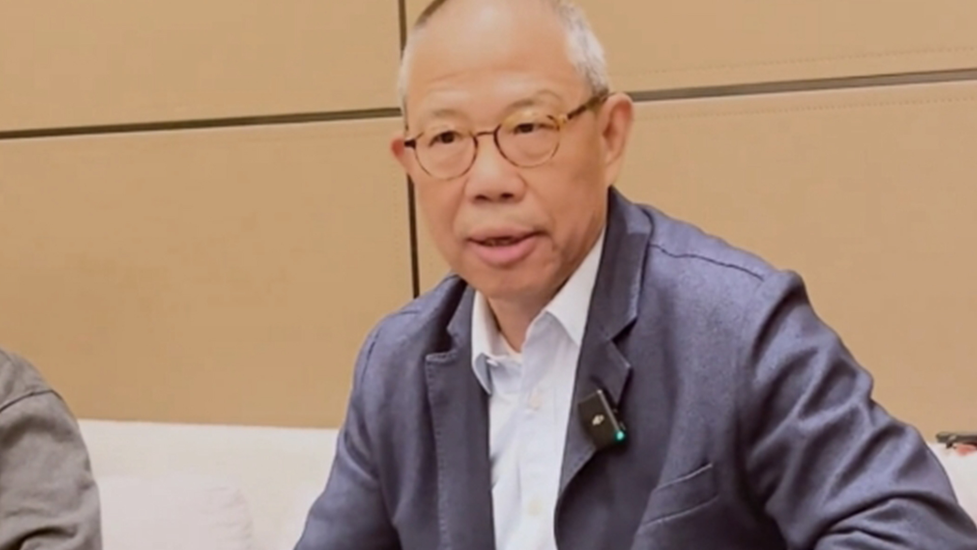 钟睒睒:平台为获得流量推送谣言,打造反面角色,这种平台就是垃圾!那些骂钟睒睒的人也是受害者_凤凰网视频_凤凰网