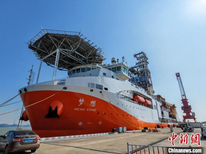 中国首艘大洋钻探船“梦想”号入列。郭军 摄