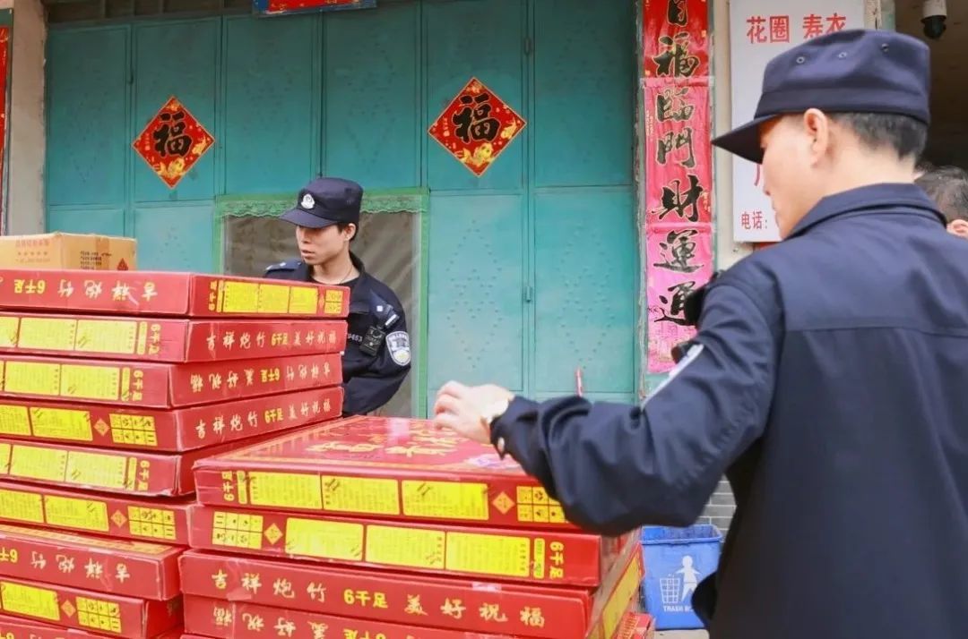 现场查获3000余箱！赣州警方破获一起跨省非法经营烟花爆竹案