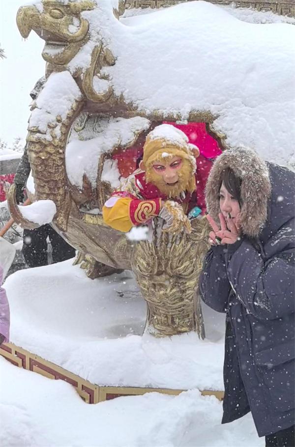 漫天风雪：“孙悟空“被困老君山八卦炉 妥妥的电视剧重播既视感 掀起童年回忆杀