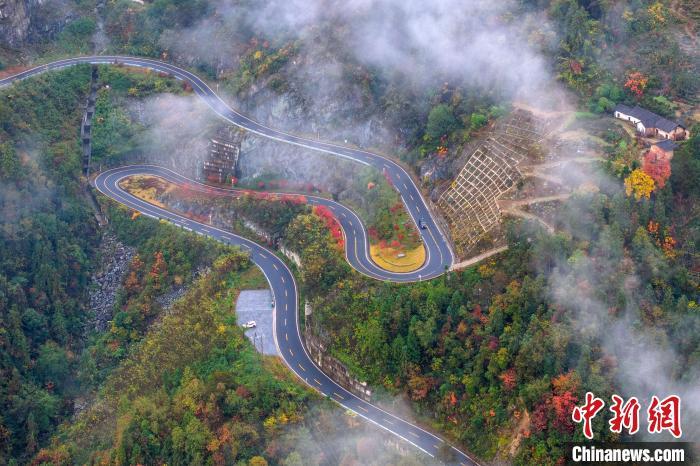 三峡库区：山路弯弯山乡美