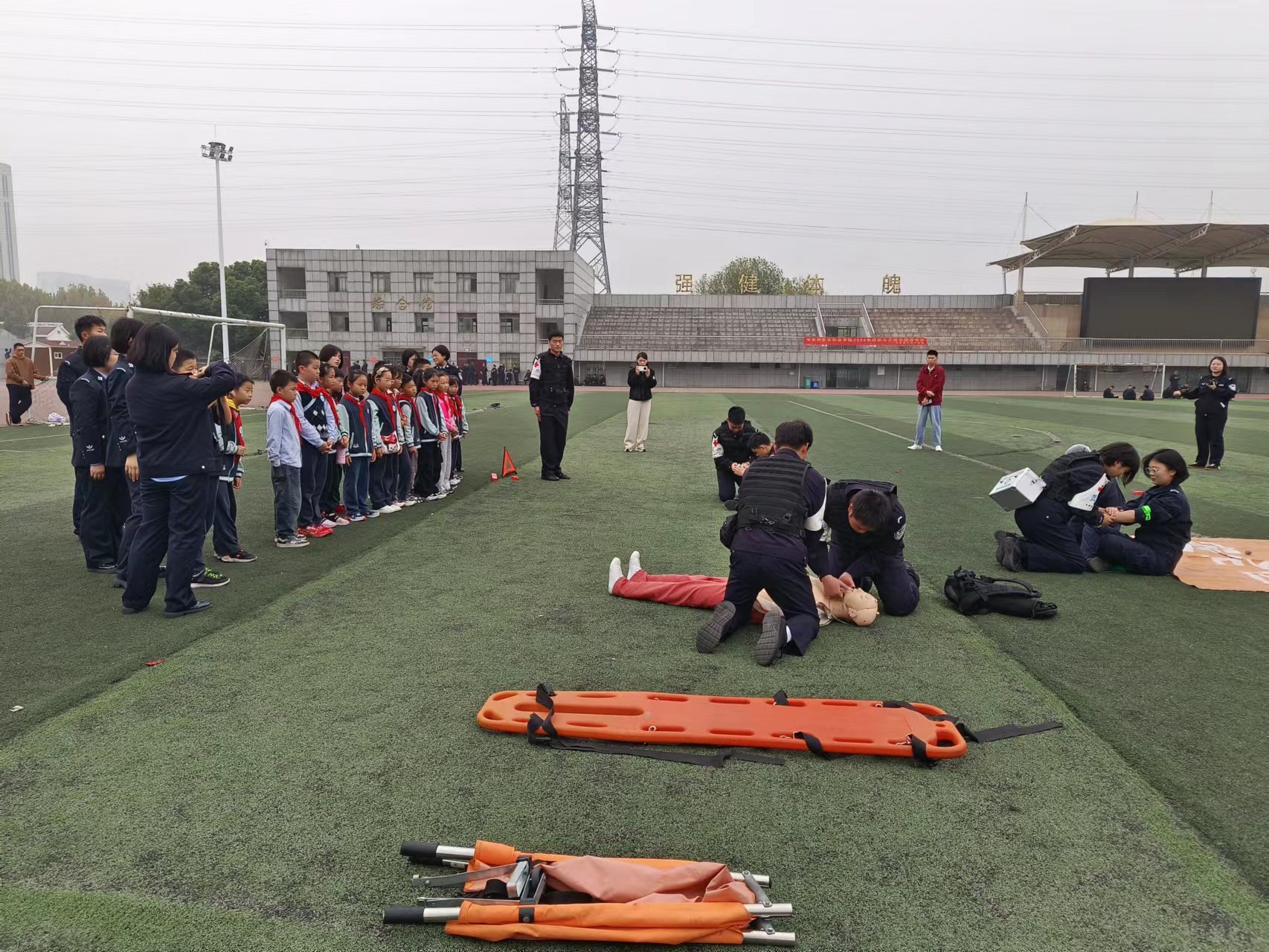 马克思主义学院邀请奥体小学师生参加校园开放日活动