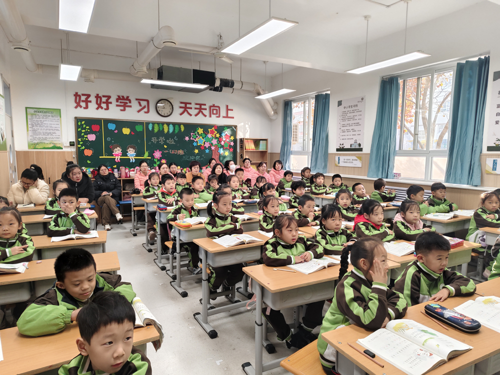 石家庄市第一实验幼儿园赴西苑小学新开路分校开展幼小衔接交流研讨活动
