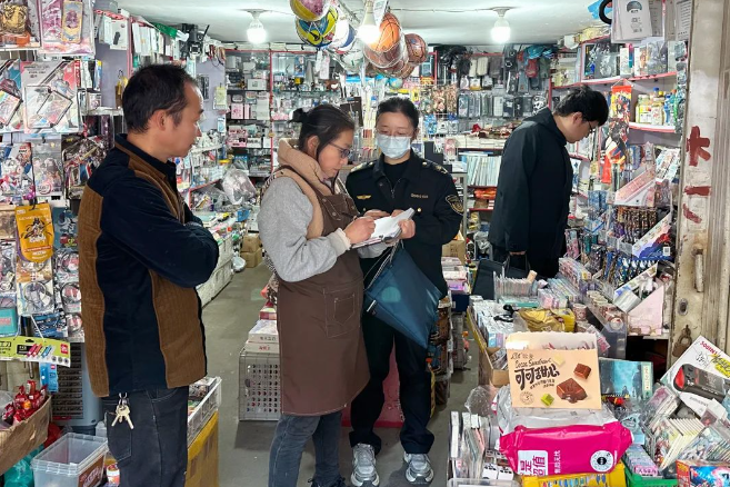 图为联合督导组开展文化市场执法检查。