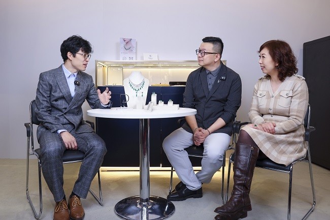 04_国际铂金协会（PGI&reg;）创新与行业发展总监叶翔先生现场与Cecilia Wun女士等交流.jpg