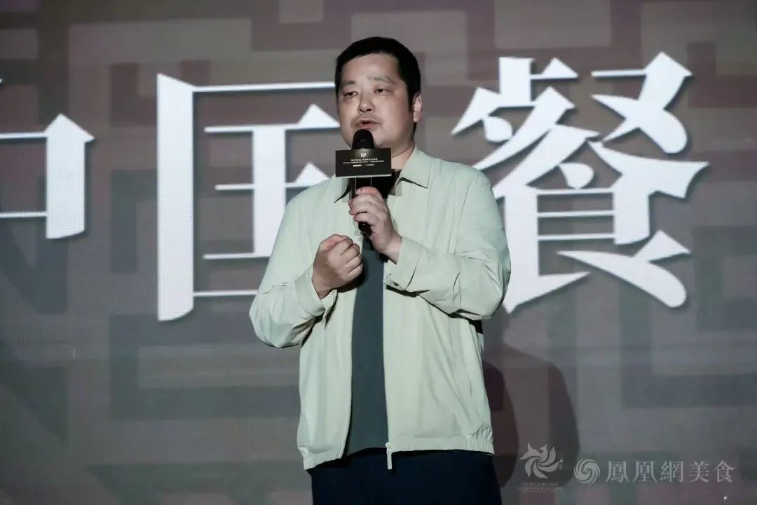 △金梧桐中国餐厅指南评委会联合理事长,中国烹饪大师、甬府餐饮集团创始人翁拥军先生