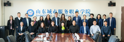 （沙巴英迪学院与山东城市服务职业学院合照）