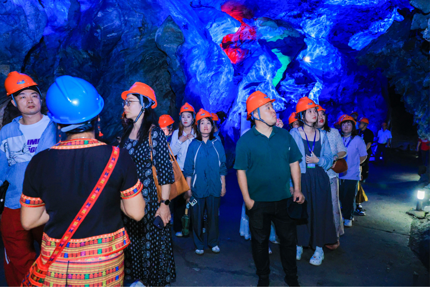 “打卡”石花水洞 看垦区文旅新面貌｜2024年全国重点网络媒体海垦行