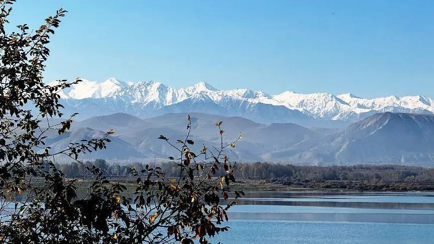 天梯山石窟对面的山水景色　【图片来源：栗佐平】