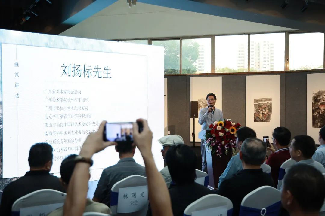 刘扬标先生 字“山湖”,1970年出生于广东省河源市。他从小热爱艺术,在求学与创作的道路上不断探索与精进。他师从著名画家张彦、马新林、陈钠等先生,传承了中国画的深厚传统,同时又形成了自己独特的艺术风格。