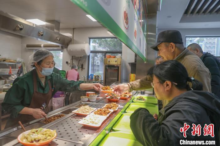 探访江西南昌社区食堂民众家门口享幸福“食”光