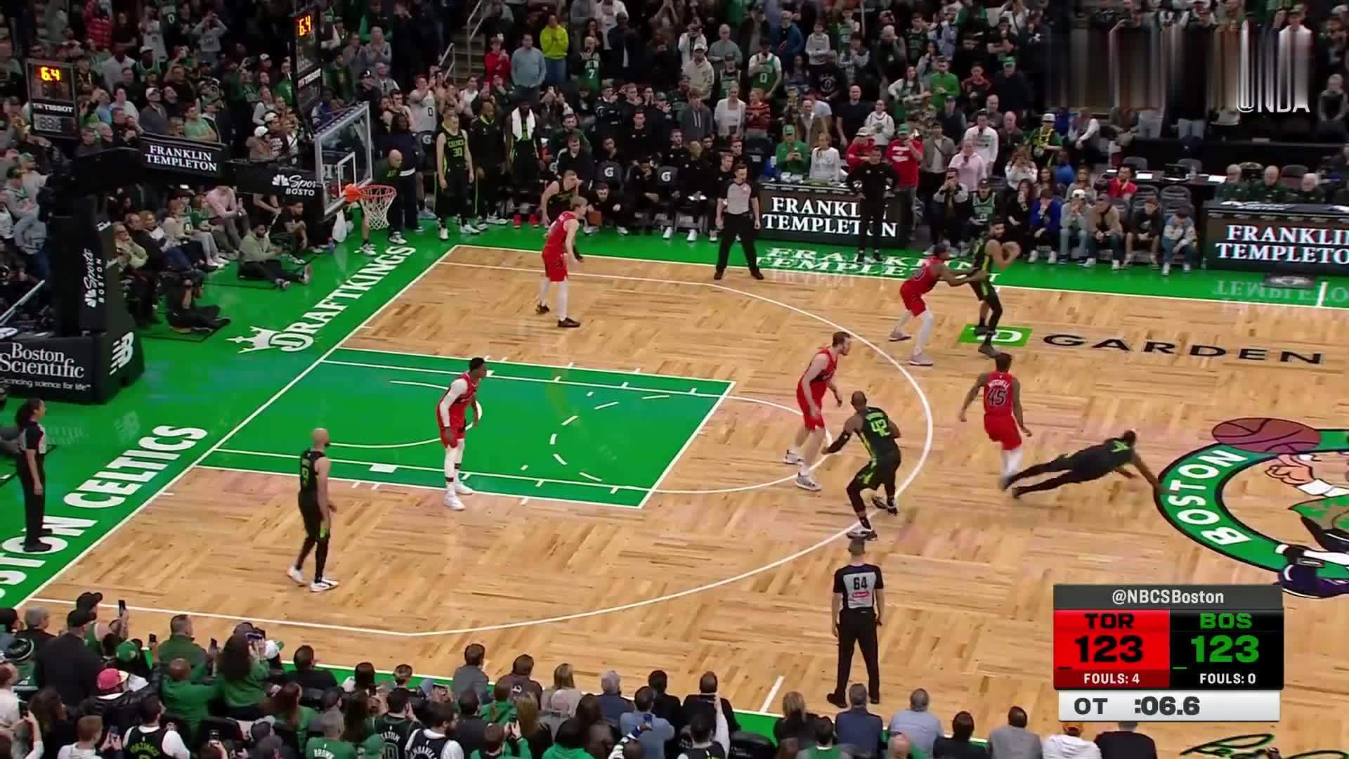 NBA官方：塔图姆三分压哨绝杀猛龙前轴心脚移动，应被吹走步