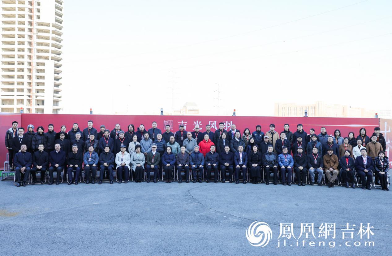 参展嘉宾合影留念。