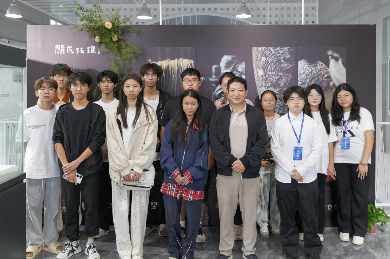 熊松涛掐丝珐琅精品展进校园 非遗传承人寄语文创学子