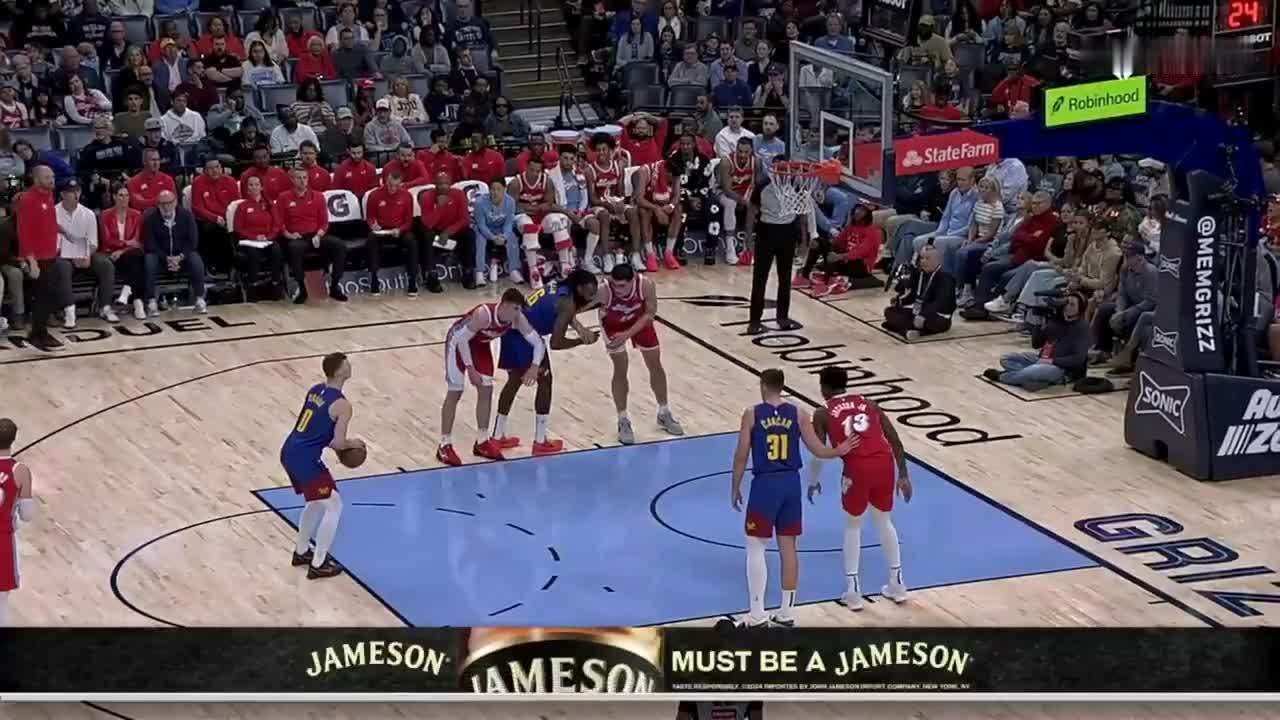 愿无大碍，扎克-伊迪在争抢篮板时扭到脚，目前已宣布退赛