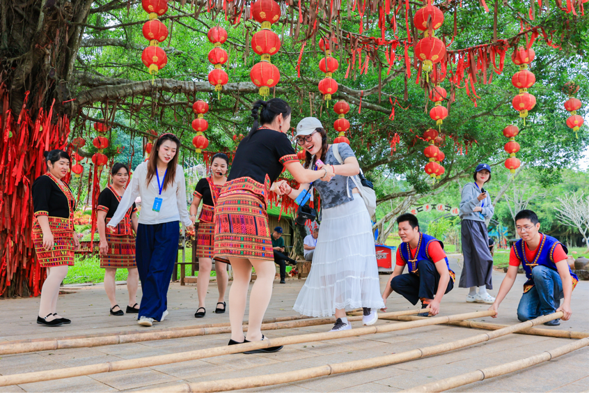 “打卡”石花水洞 看垦区文旅新面貌｜2024年全国重点网络媒体海垦行