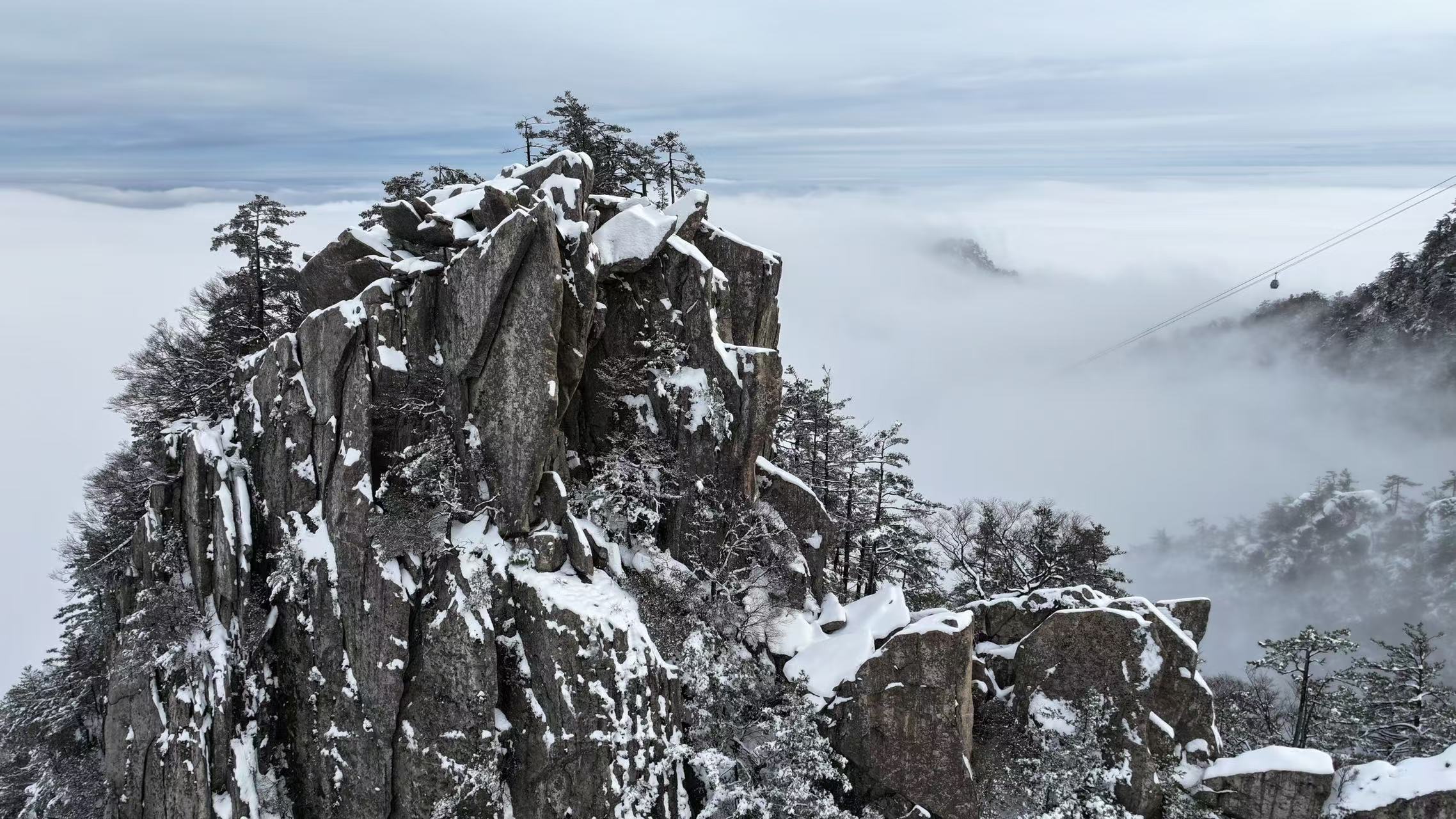 尧山初雪云海似画，美景惊艳众人