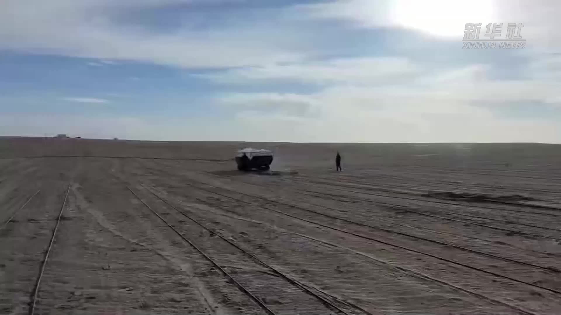 新疆且末县：智能机器人助力罗布麻沙漠种植