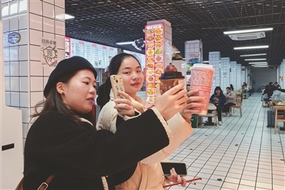 喝杯特色奶茶，拍视频分享