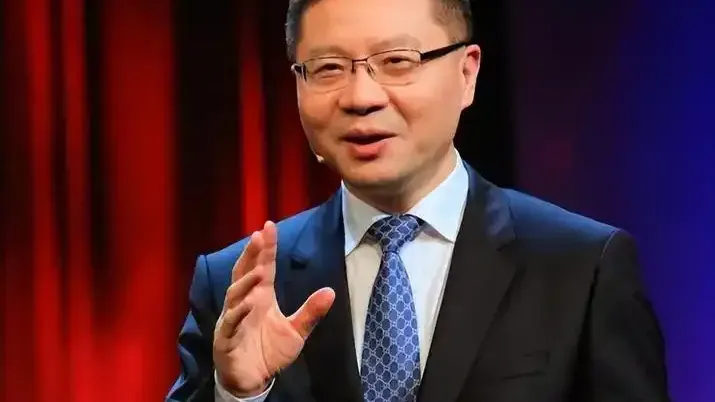 张维为:10年前我参加了一场辩论,全场只有我坚信中国模式超越了美国模式_凤凰网