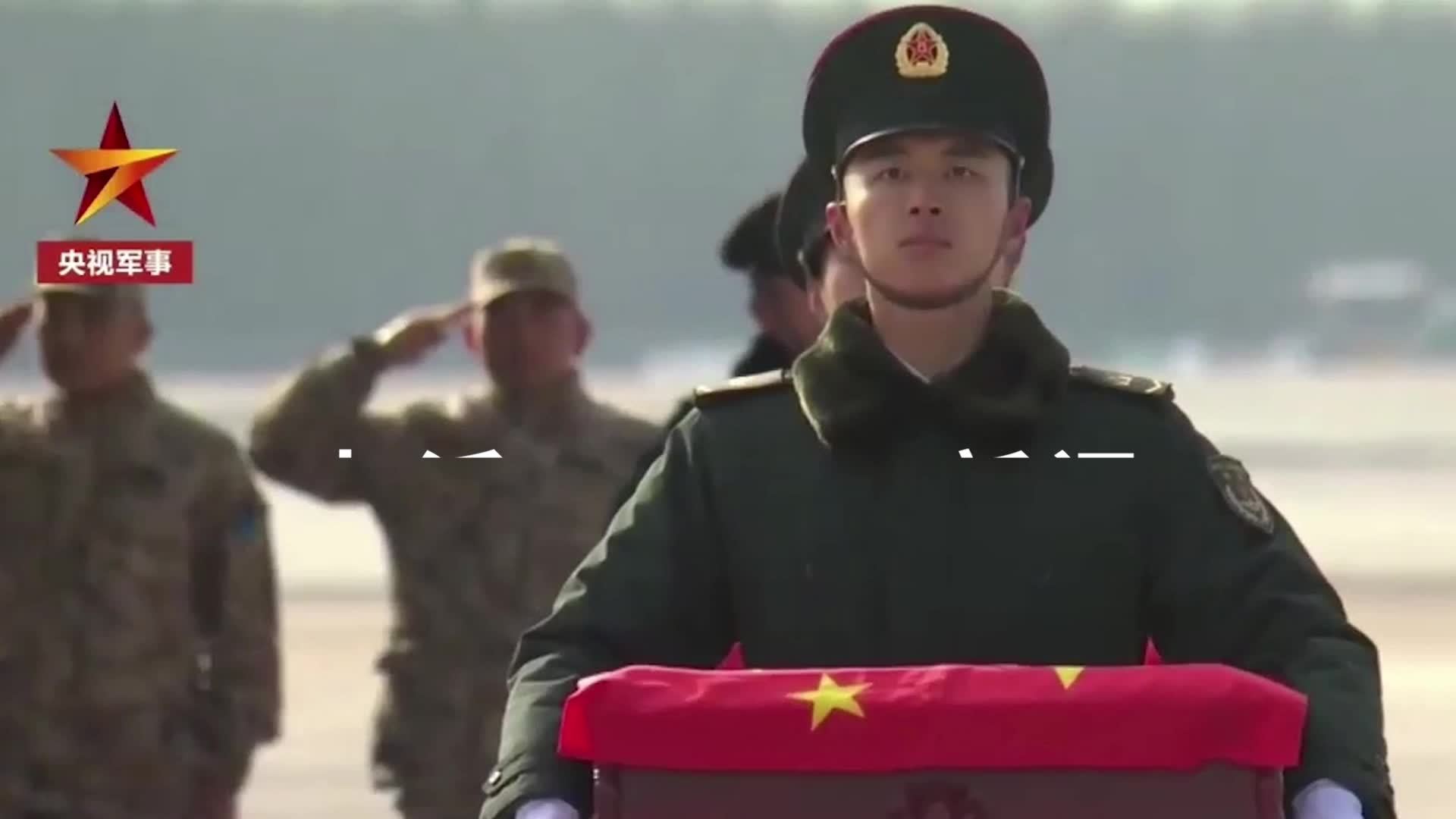 礼兵迎接烈士遗骸回国细节：提前一个月训练，步速每分钟80步，步幅50cm_凤凰网视频_凤凰网