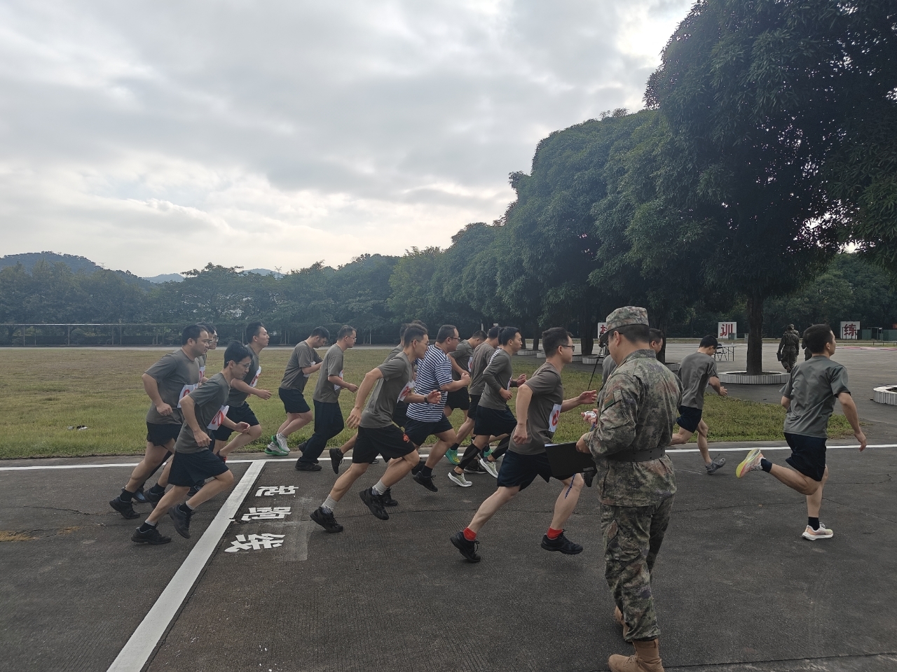深圳市国防教育训练保障基地保障深圳警备区组织各区人武部年度考核