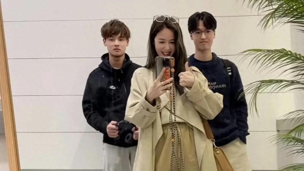 马景涛的儿子长大了，和前妻似姐弟，两个儿子比爸爸还帅封面图