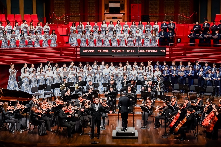 香港中文大学(深圳)音乐学院教授、著名男高音歌唱家石倚洁演唱