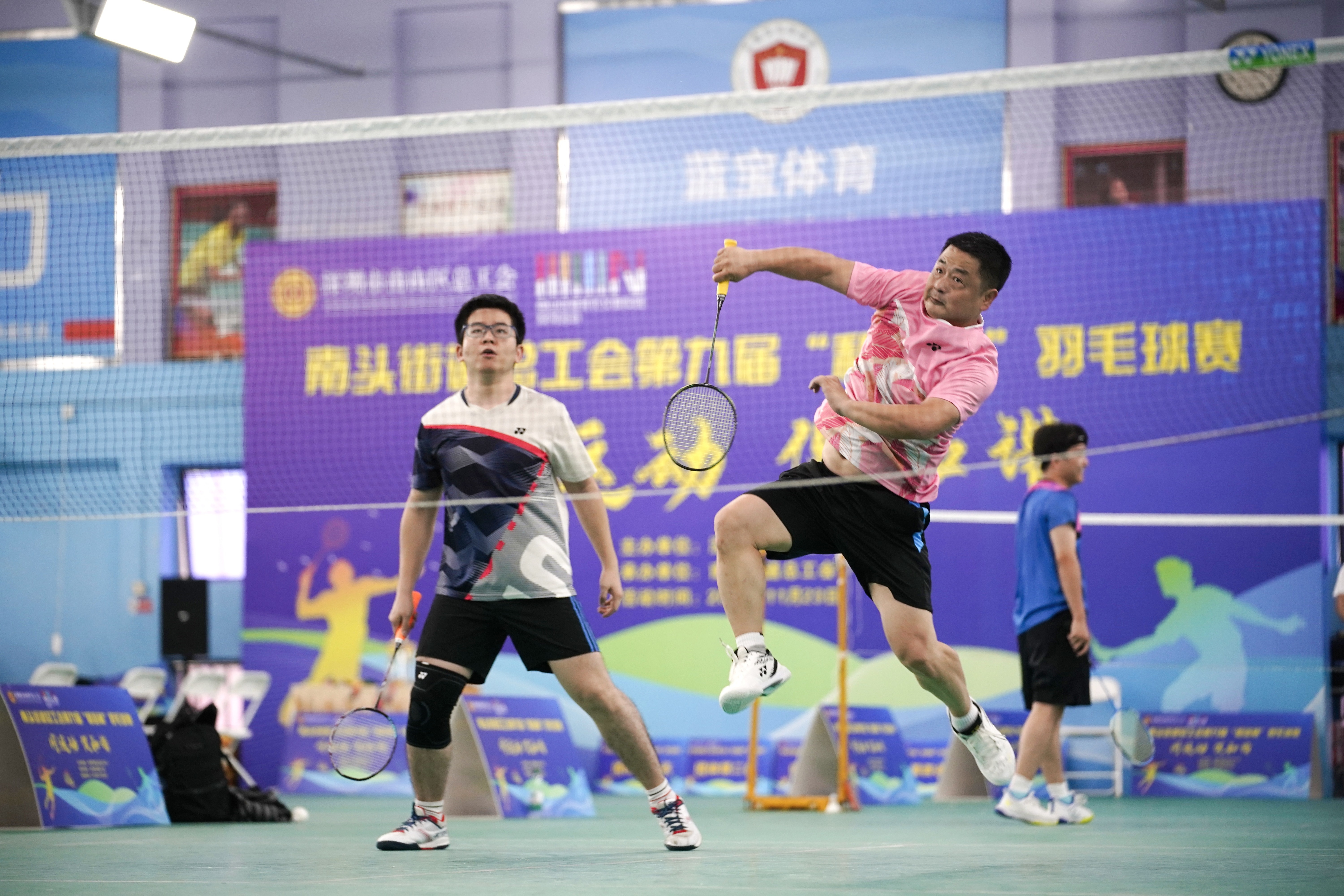 南头街道总工会举办成功举办第九届“和谐杯”职工羽毛球比赛