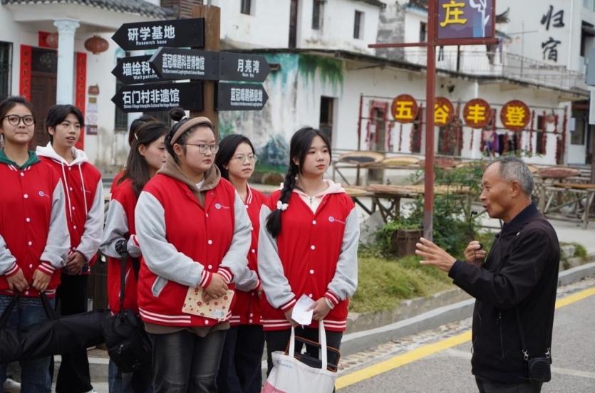 江西传媒职业学院师生赴婺源石门村开展主题研学