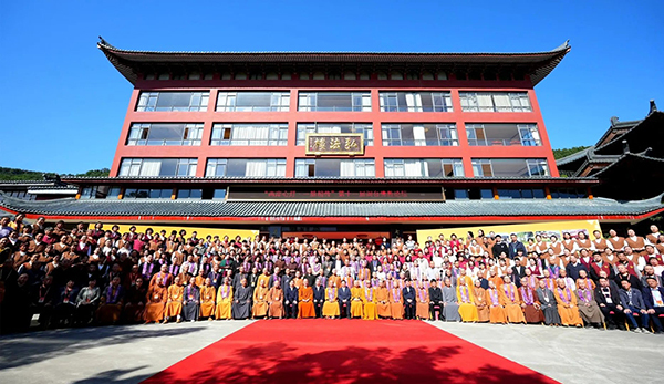 跨海相会畅叙法谊,“两岸心灯 一脉相传”第十一届闽台佛教论坛在福州举行