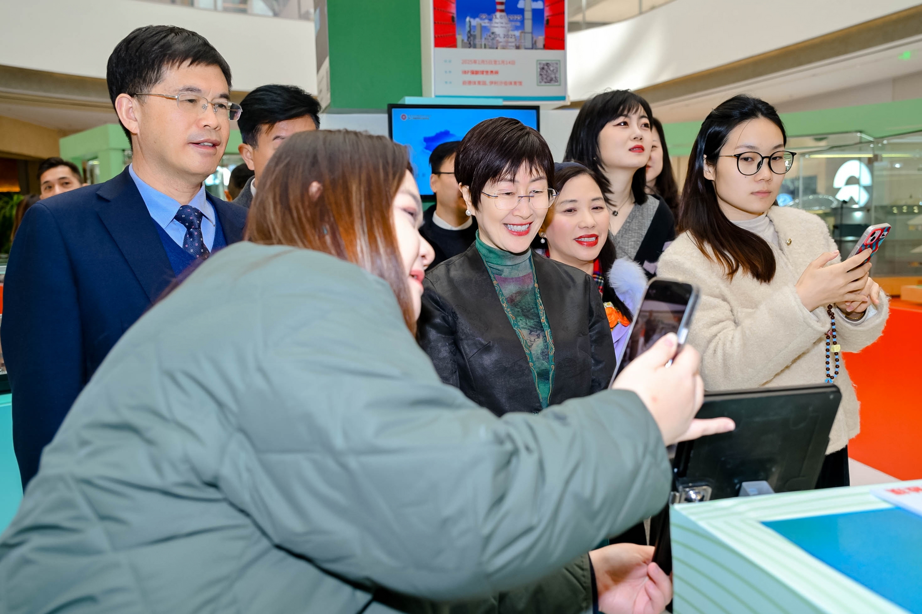 于方寸间“微”观香港！“趣玩香港&middot;2024香港微型艺术展”在合肥揭幕