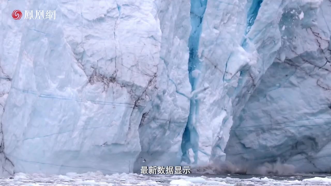 翻开层层叠加的冰雪，一部地球气候的历史档案跃然眼前。而随着全球气候变暖的脚步加快，冰川正在加速消融，其封存的地球历史记录也将消失。二十多年间，56岁的徐柏青与科考队一同在冰川之上钻取冰芯，几乎踏遍了青