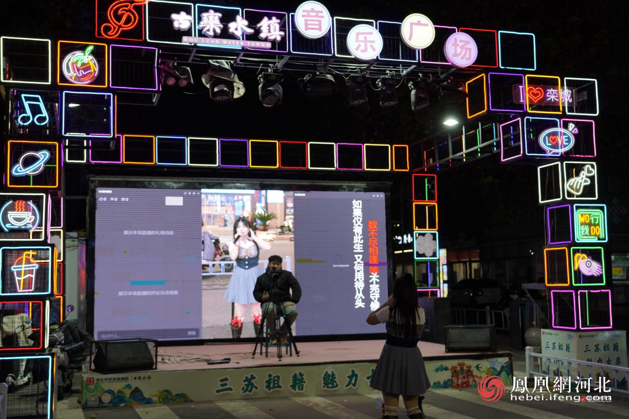 古栾水镇夜景 蔡柠摄