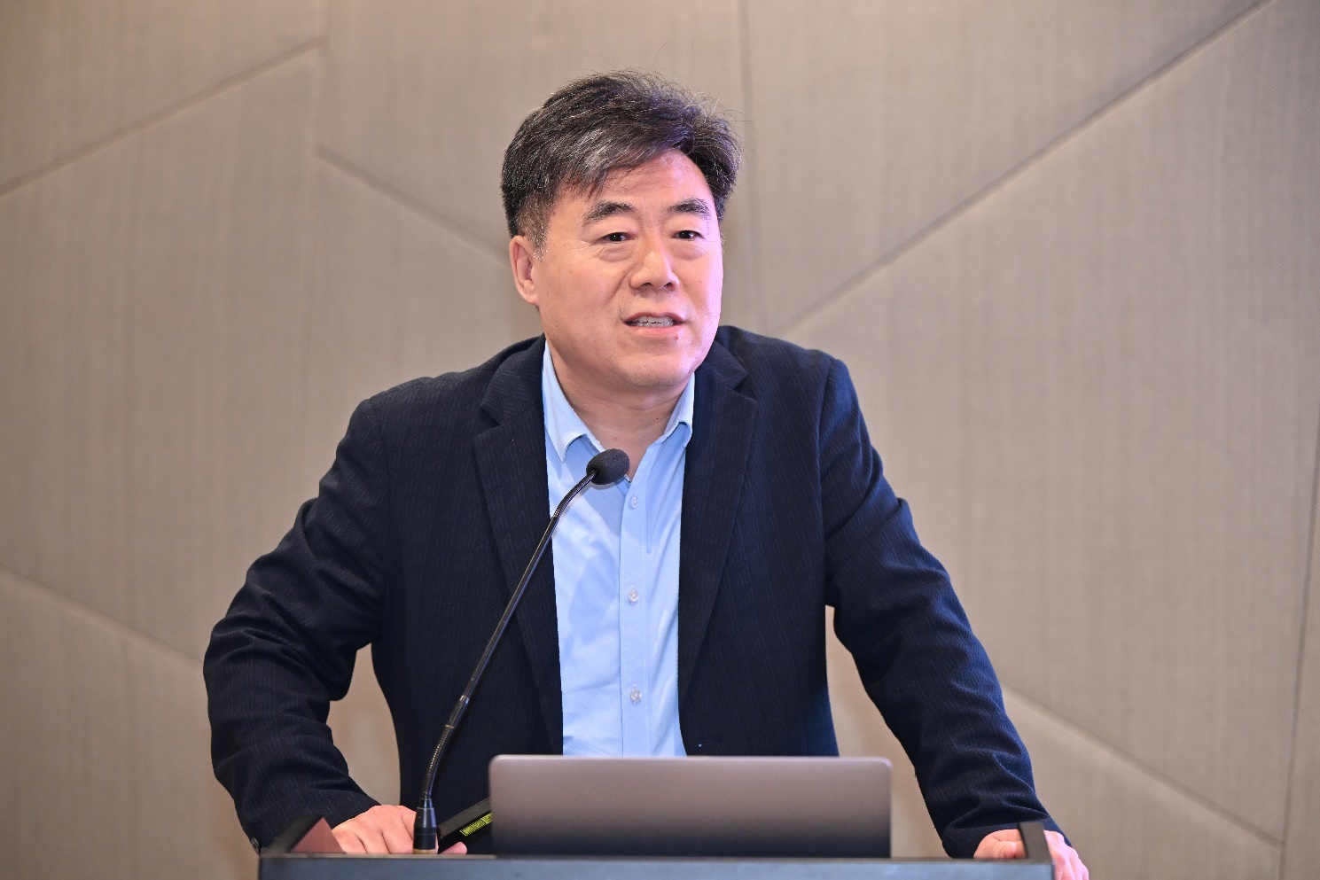 暨南大学疫苗产业研究院/疾病预防控制研究院院长梁晓峰