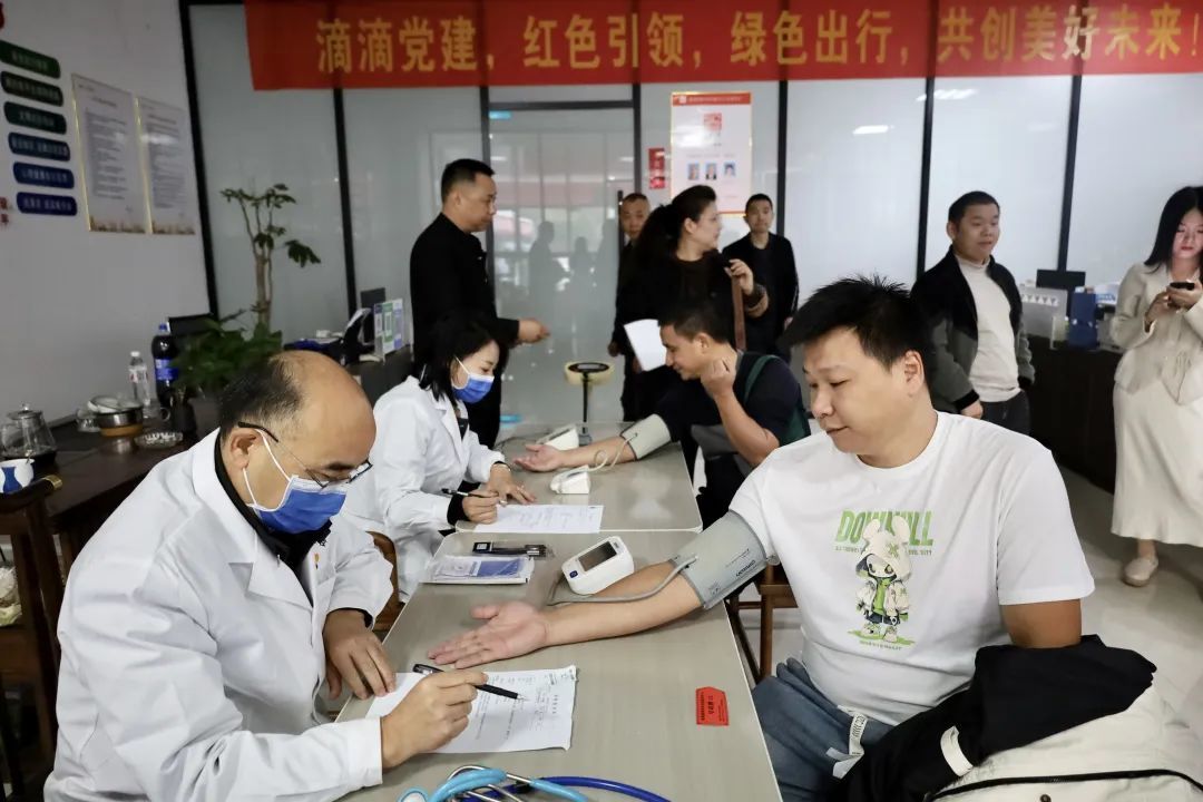景德镇为出租车、网约车司机开展免费体检