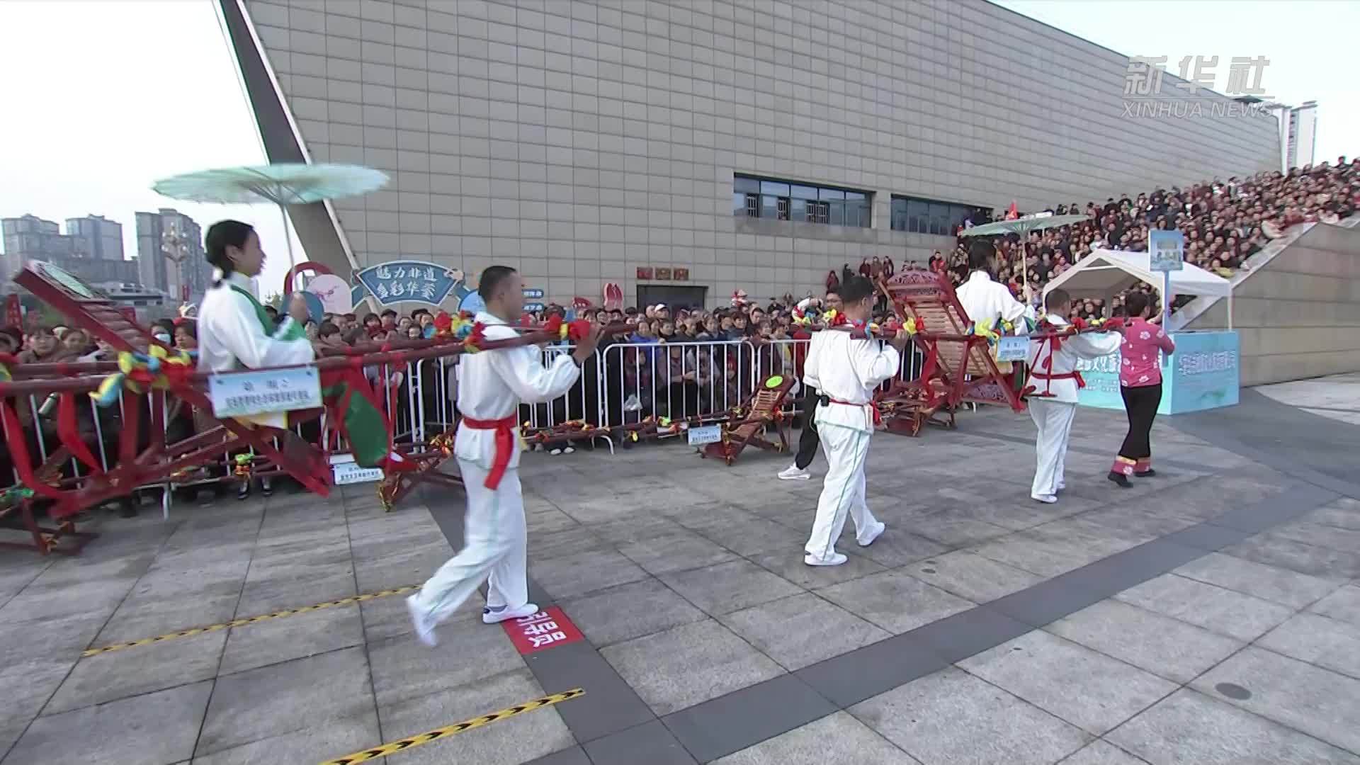 四川华蓥：滑竿抬幺妹 非遗展魅力