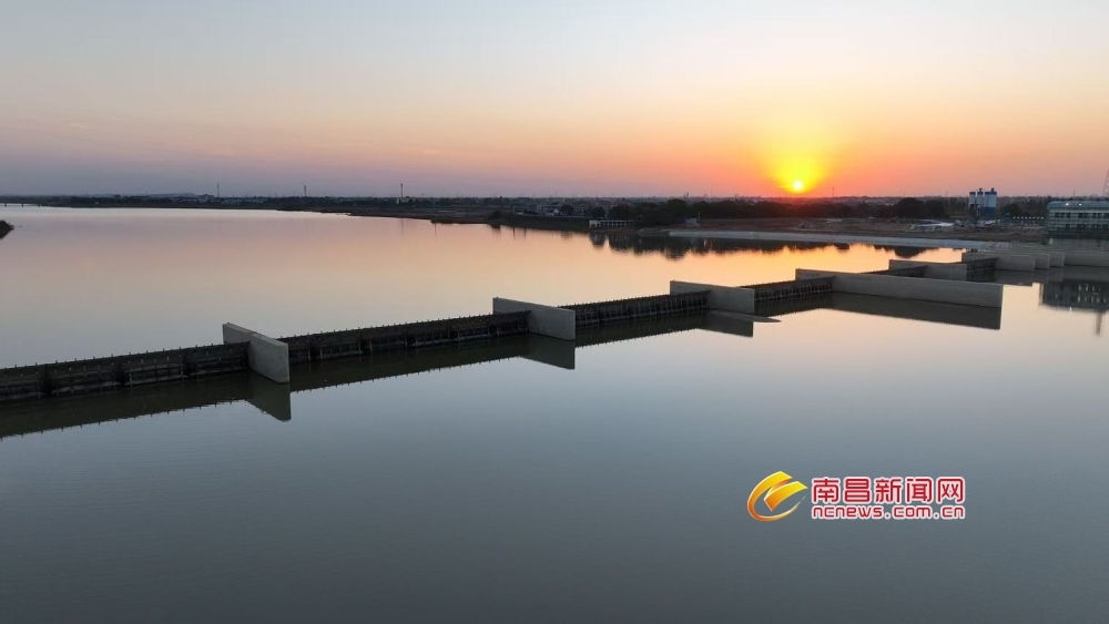 南昌县：抚河夕落美如画 落霞与孤鹜齐飞（图）