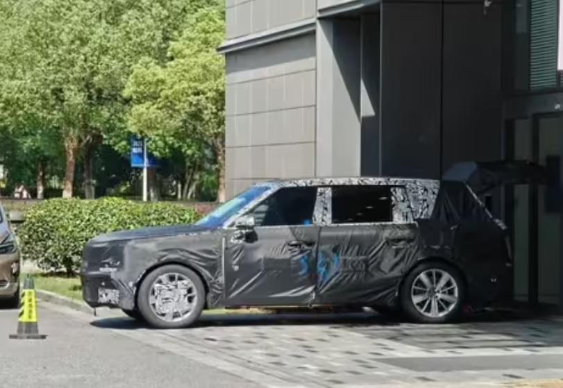 网传领克全新旗舰 SUV 谍照