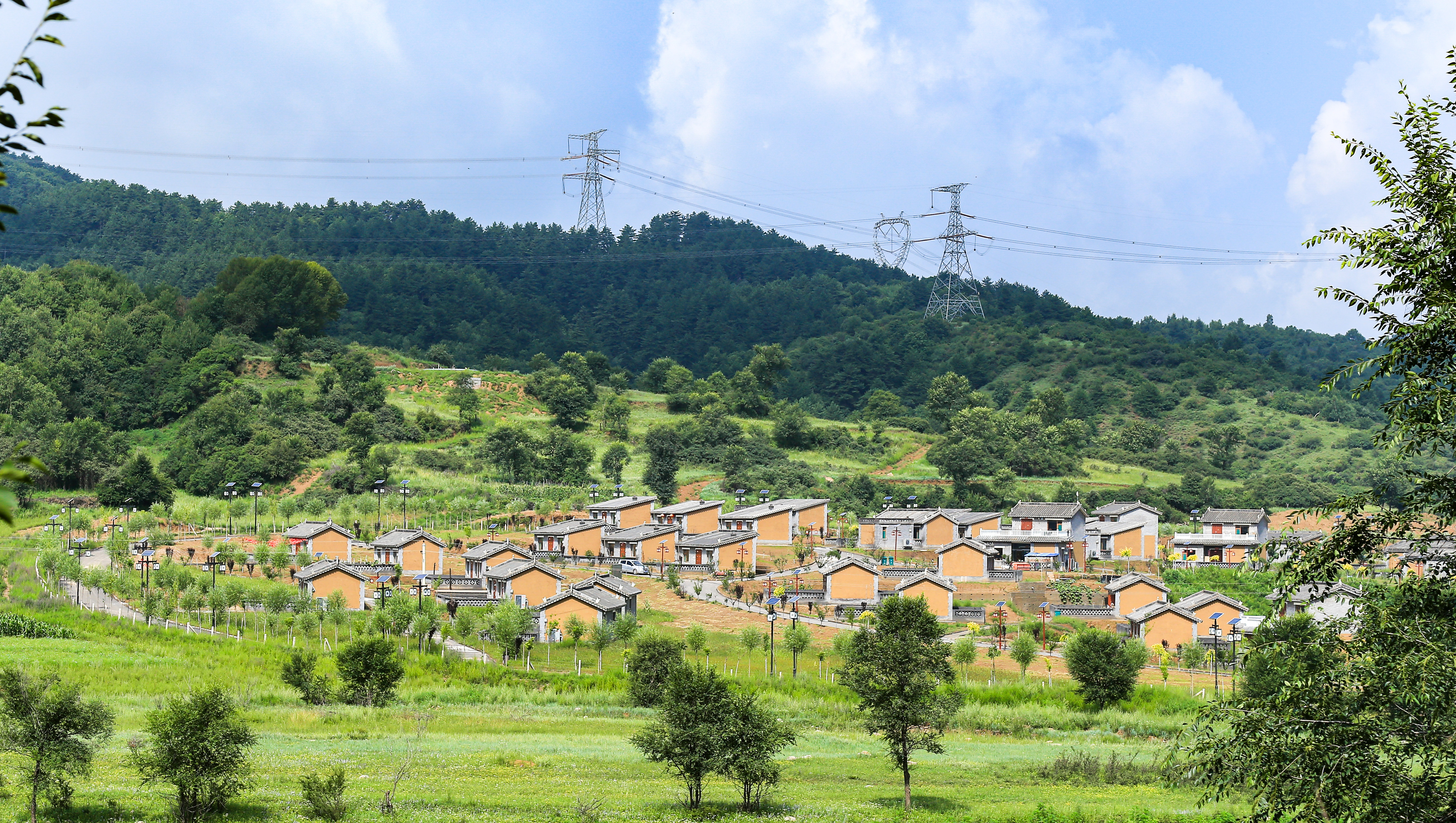 乡村旅游重点村中阳县弓阳村。