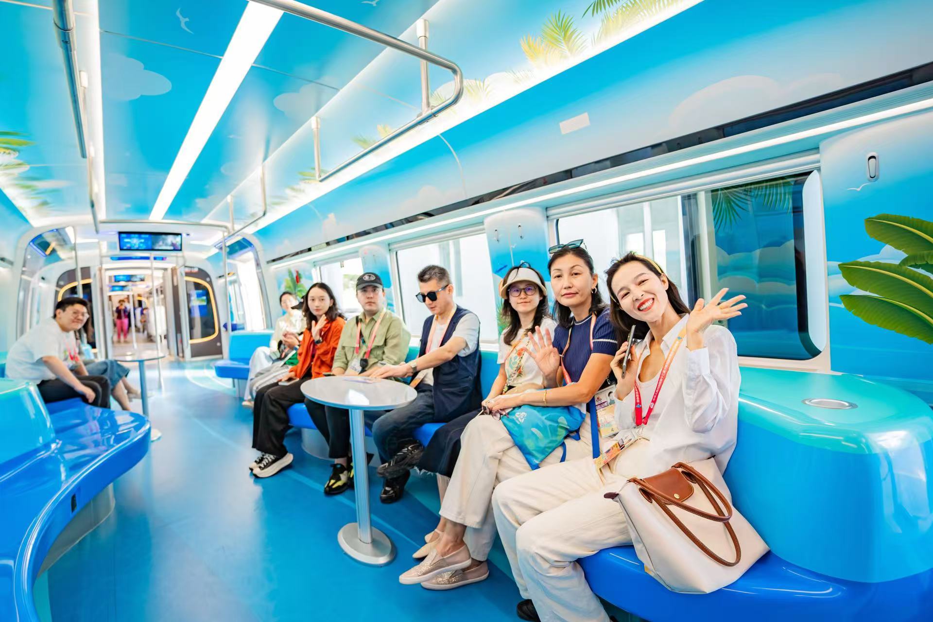 “来自吉贝的邀约”运动会媒体采风团 体验三乐旅游铁路，打卡5A景区大小洞天