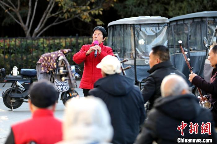 西安城墙下的秦腔声