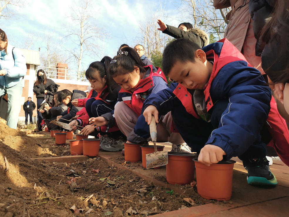 保定市植物园挂牌“博士工作站”新市民园长开启自然科普新篇章