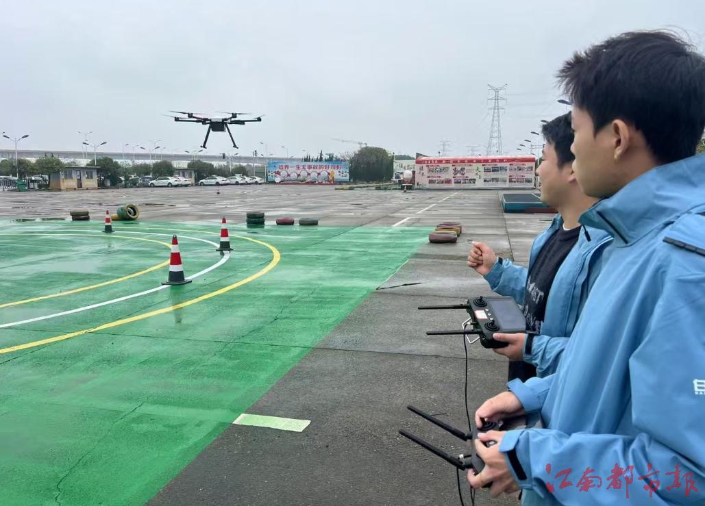 ▲ 驾校转型无人机培训