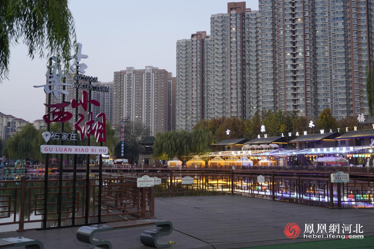 古栾水镇夜景 蔡柠摄